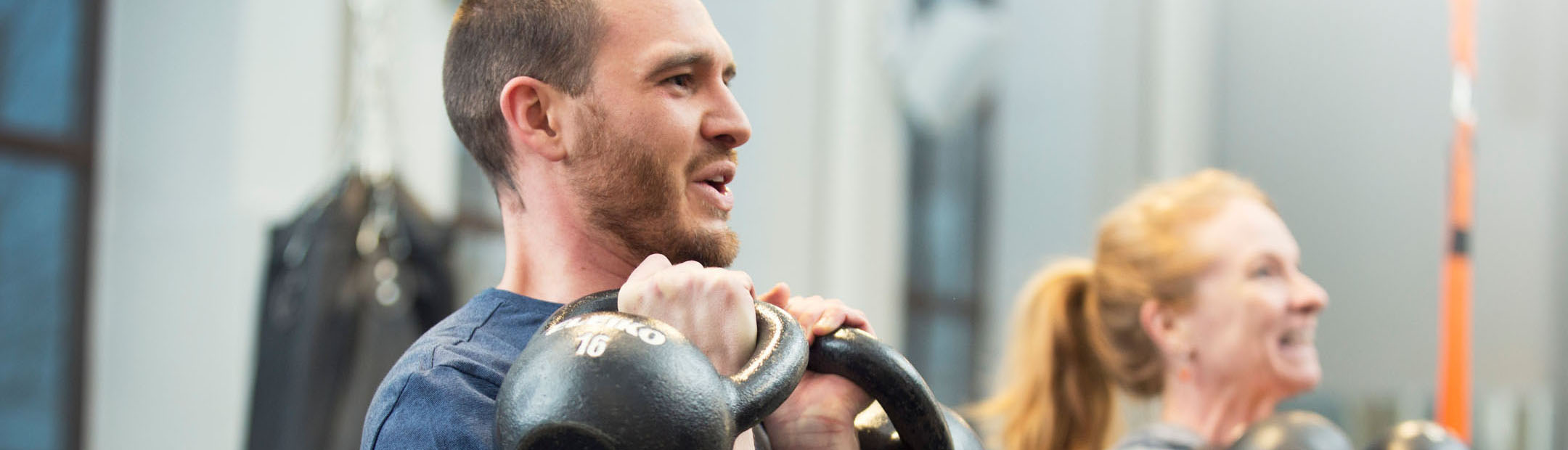 Svart kettlebell på 16 kg